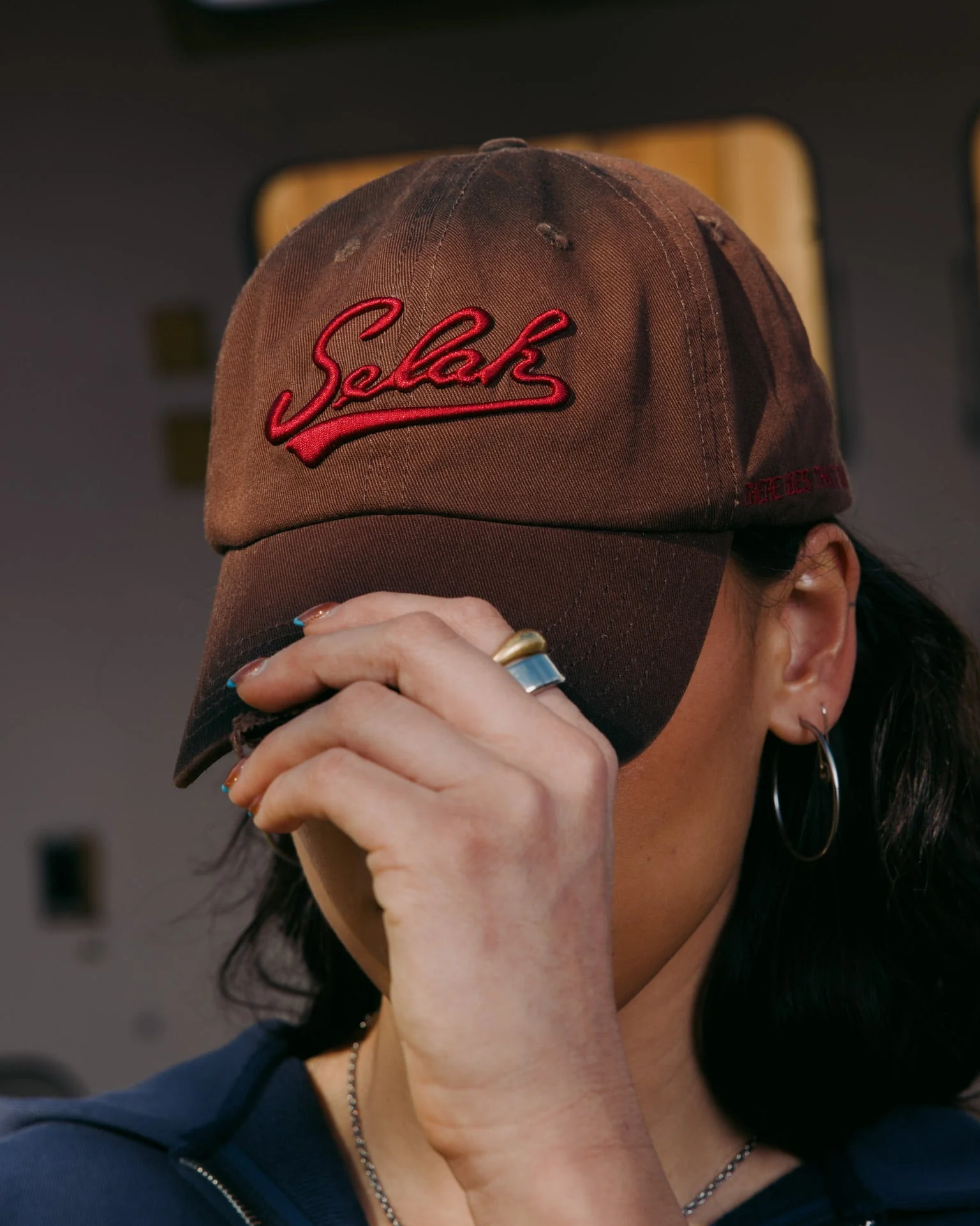 "THERE GOES THAT MAN" AGED DAD HAT - Image 2